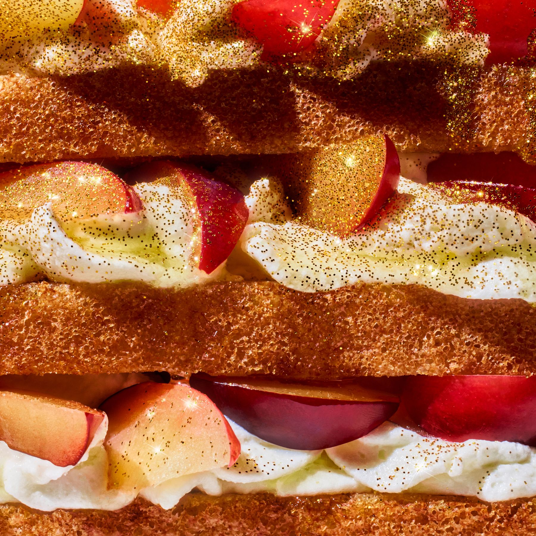 Layers of pastries, cream and sliced fruit